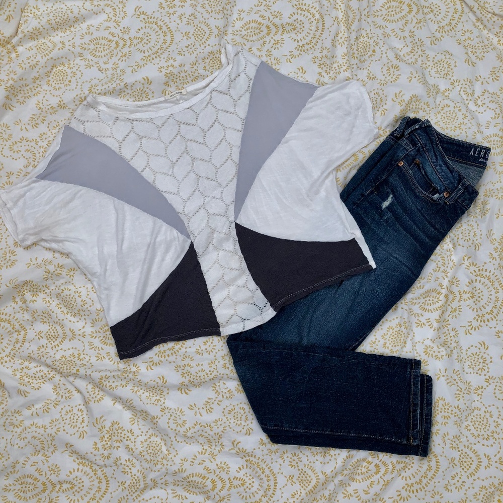 Short sleeve baggy tee with fun gray scale design.
